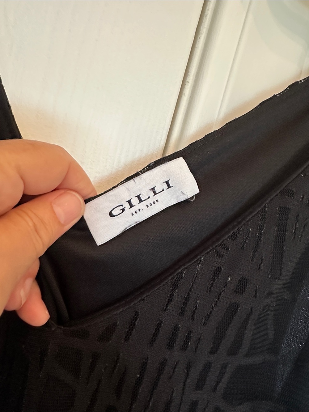Gilli Black Sheer Patterned V-Neck Tank Top - Picture 3 of 4